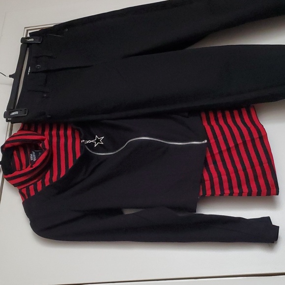 *NWT* Hor Topic Social Collison's Red Black Stripe 2FEr Off the Shoulders Shirt - Picture 16 of 16